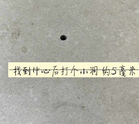 荥经瓷砖空鼓维修公司专业解答在瓷砖铺贴过程中，如果砂料搅拌不均匀，将会带来以下问题